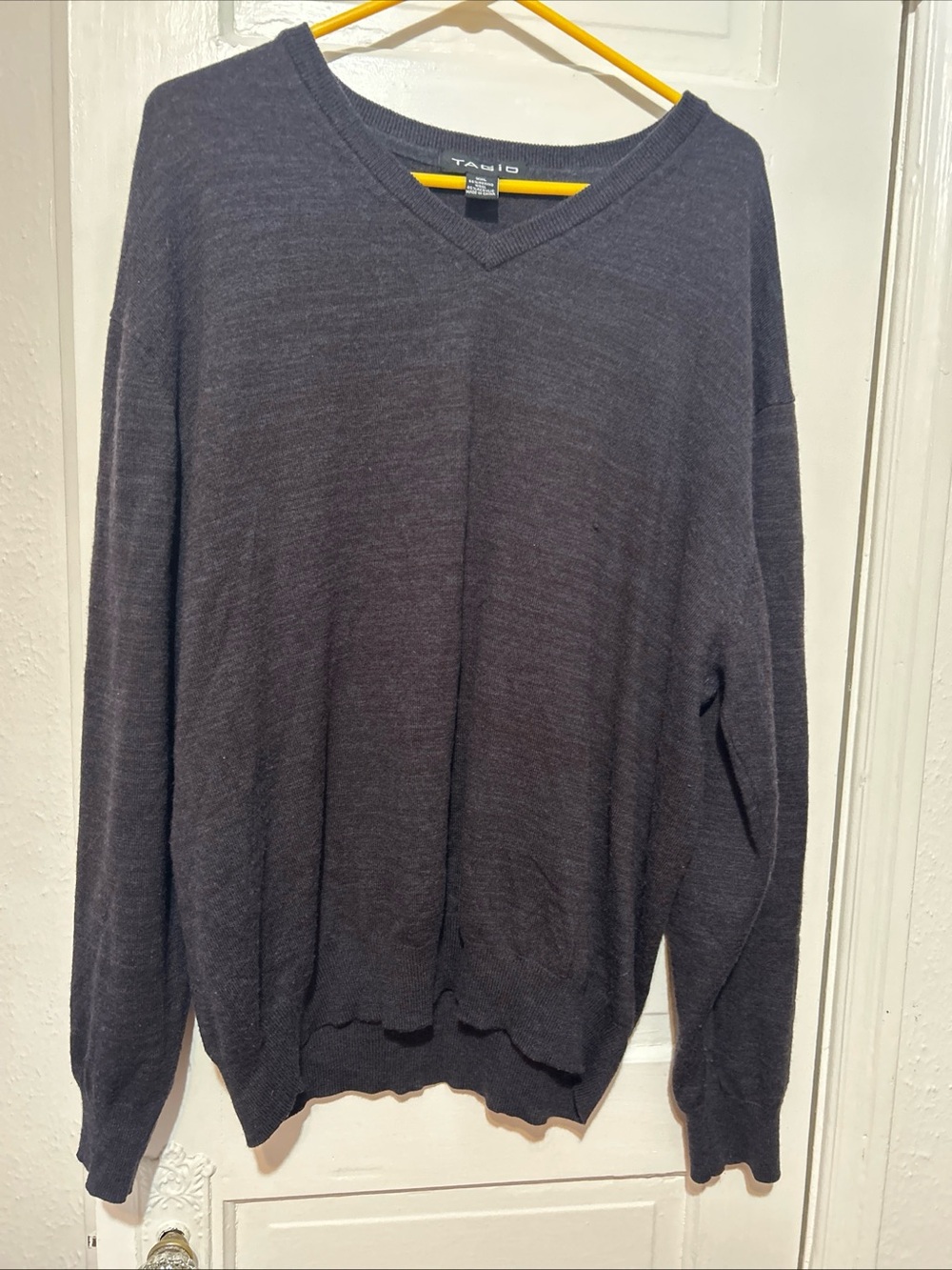 Tag Men's V-Neck Sweater in Charcoal Gray